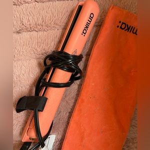 Amika Hair Straightener / Flat Iron